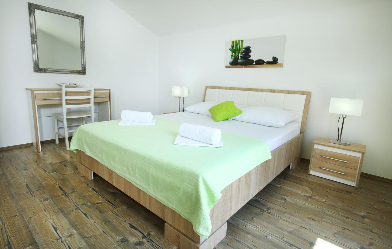 Apartments Nemira Exclusive Омиш Экстерьер фото