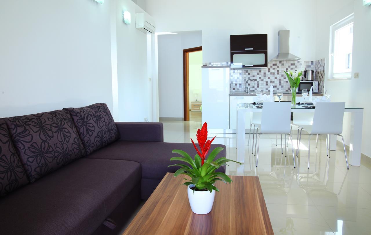 Apartments Nemira Exclusive Омиш Экстерьер фото